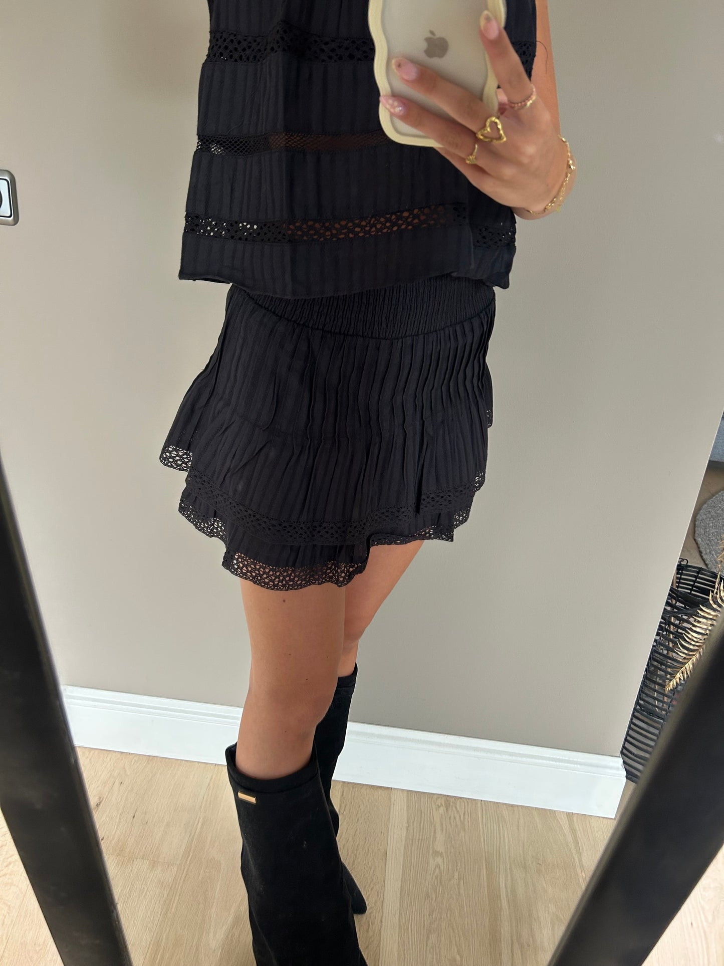 Black skort